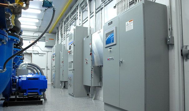 İçme suyu tesisinde PLC ve HMI panel odası - DSS sistemleri